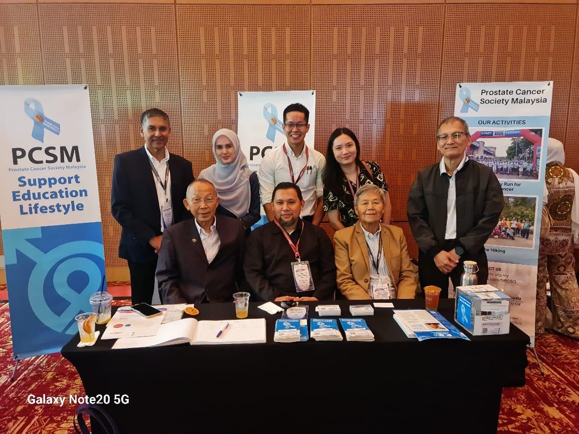 Dr Zool Hilmi with members of Prostate Cancer Society Malaysia at the 2026 Malaysian Oncological Society Congress